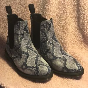 Dr. Martens Flora Chelsea boots